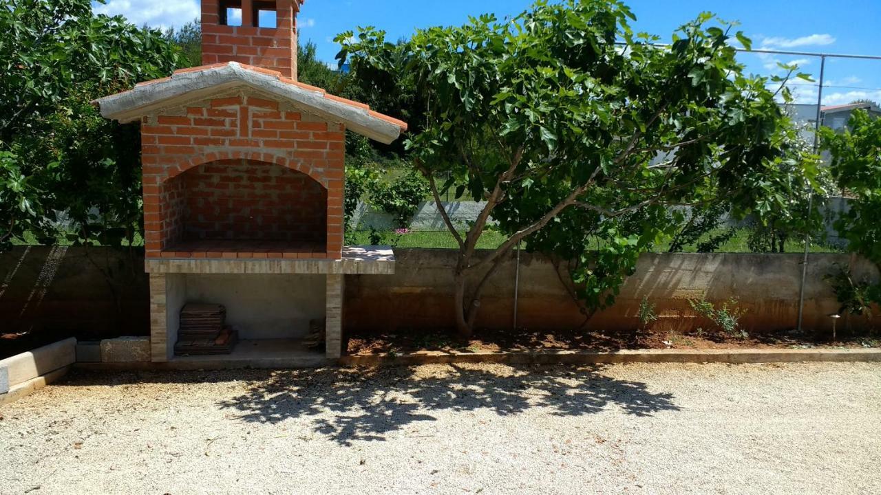 Apartments Matkovic Vir Buitenkant foto